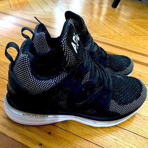 APL ascend black sneakers size 7 like new